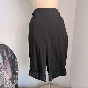 Napa Valley 14P Black Elastic Waistband Embroidered Cuff Capri Pants